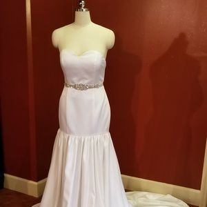 Size 14, Ivory Mermaid Wedding Gown w/ beaded sash